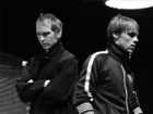Från föreställningen   Gagarin Way. På bilden Dennis Hansson, Dagfinn Tutturen och Carl Alm.   Kuva: Vladimir Pohtokari.